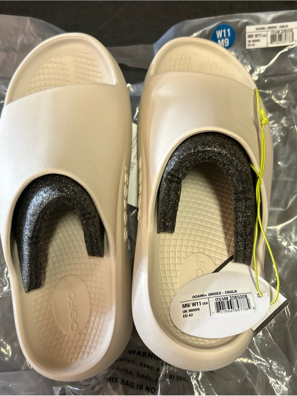 OOFOS OOAHH Sandals. Chalk, M9 W11